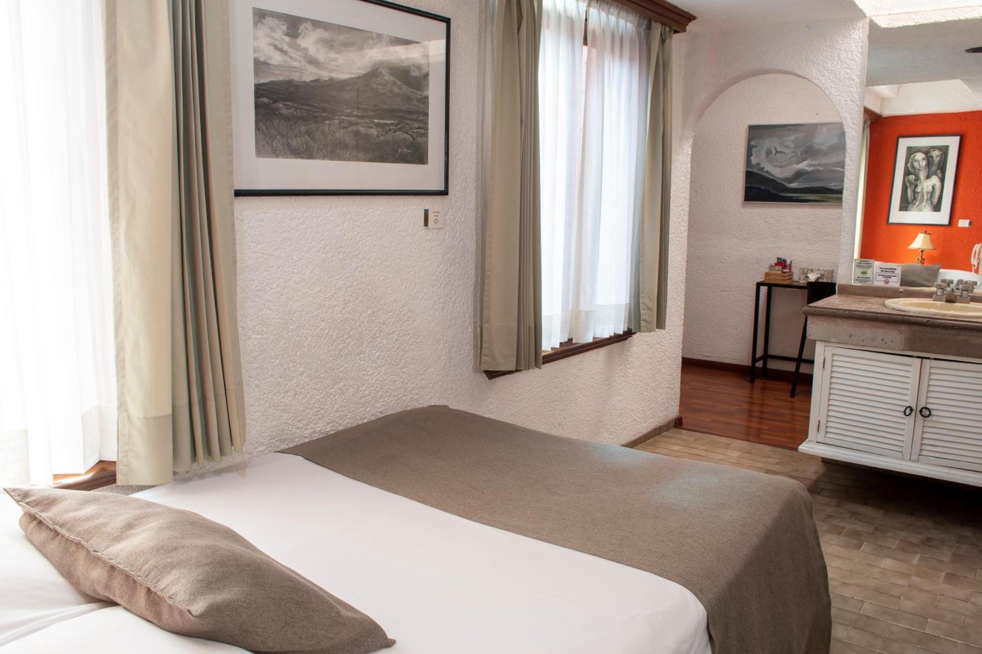 Portico Hotel & Galeria Morelia Room photo